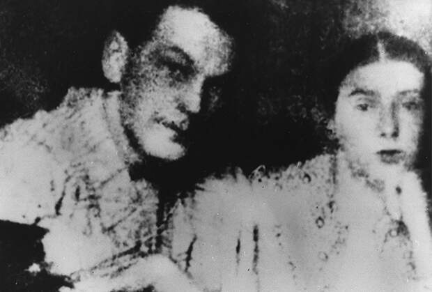 Рихард Зорге с женой Екатериной Максимовой