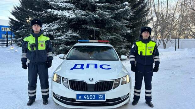 Сотрудники ДПС в Барнауле увезли в больницу четырехлетнюю девочку, которой стало плохо