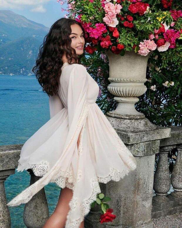 Дева Кассель в рекламе аромата от Dolce & Gabbana 