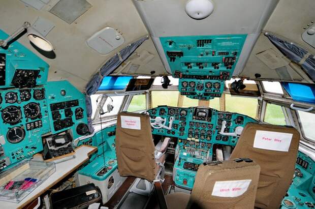 Кабина интерфлюговского самолета Ильюшин-62. Музей-памятник в городе Штольн, Германия