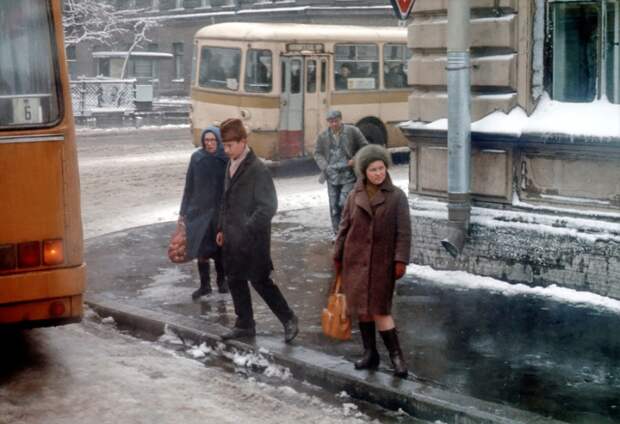 Вперёд в прошлое: 30 знаковых ретро фотографий из жизни советских людей в 1976 году