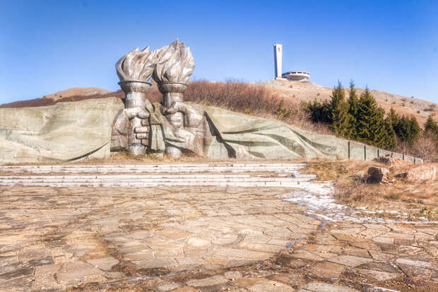 Заброшенный дом на горе Бузлуджа
