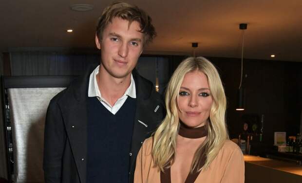 Сиенна Миллер рассталась с бойфрендом Лукасом Цвирнером после года отношений