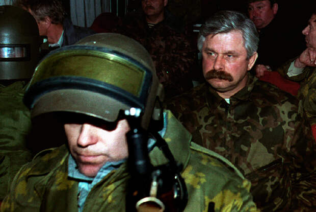 Former Vice President Alexander Rutskoi (R) sits surrounded by members of Team Alpha on a bus taking him to prison from the Parliament building October 4th after being arrested 13.05.21==«Это была чистой воды подстава»Бывший вице-президент России — о развале СССР, Ельцине и расстреле людей у Белого дома( 2 часть)
