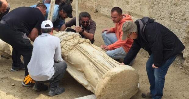 В Лаодикее нашли двухметровую статую Афины с изображением Медузы на груди