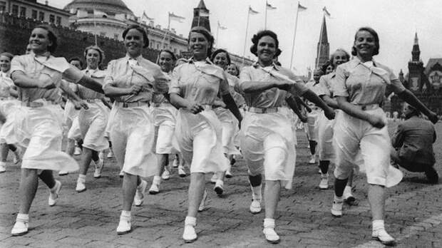 Женотдел: как большевики пропагандировали феминизм