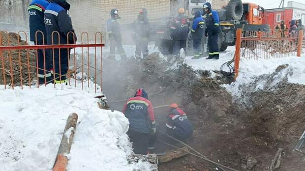 Приступили к заполнению сетей. Коммунальщики устранили прорыв на теплосети Рубцовска