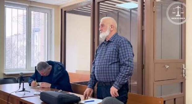 Учителя математики Алигаджи Магомедова, назвавшего русских людей свиньями, судили