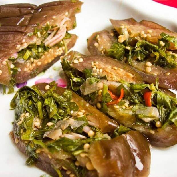 Целые маринованные баклажаны