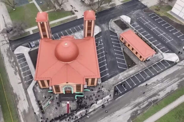 В Грозном открыли новую трехэтажную мечеть на 2,5 тысячи человек