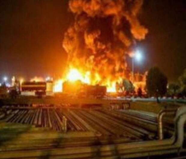 Кадры атаки военной базы США у месторождения нефти в Сирии