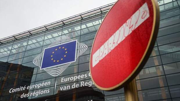 Логотип Евросоюза на здании штаб-квартиры Европейского парламента в Брюсселе Логотип Евросоюза на здании штаб-квартиры Европейского парламента в Брюсселе
