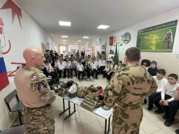 Филиал фонда «Защитники Отечества» по Адыгее регулярно организует уроки мужества в школах региона