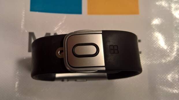 Прототип Microsoft Band 3 сзади