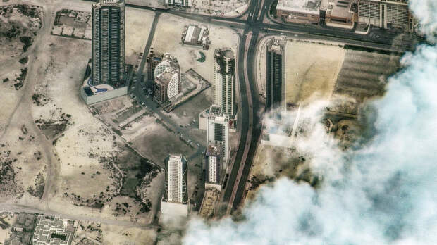 Бахрейн заявил об ударах Ирана по двум отелям и жилому дому в Манаме