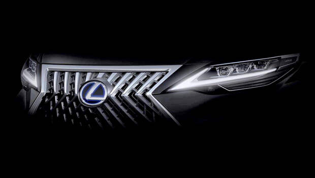 Lexus lm. На первый взгляд, перед нами Lexus LX, но фары у́же и заметно меньше площадь решётки радиатора. В то же время их пропорции не подходят ни одному легковому автомобилю марки.