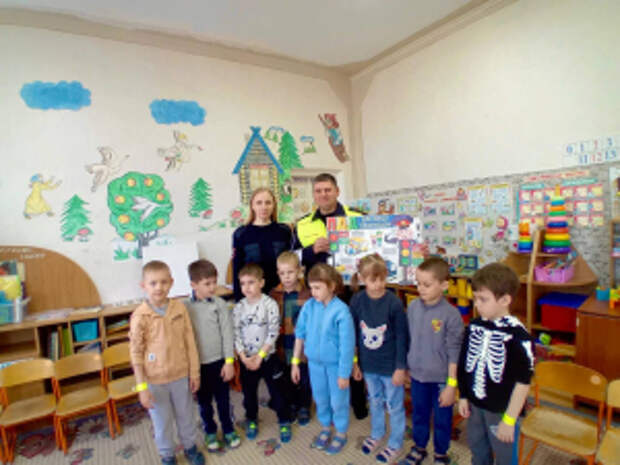 Полицейские Самарской области провели для воспитанников детского сада познавательную беседу