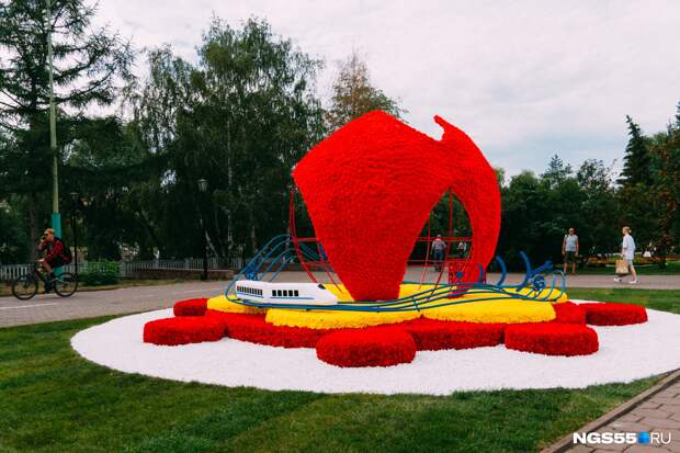 Сайгаки из пенопласта и полиэтиленовое озеро: появились эскизы «Флоры»