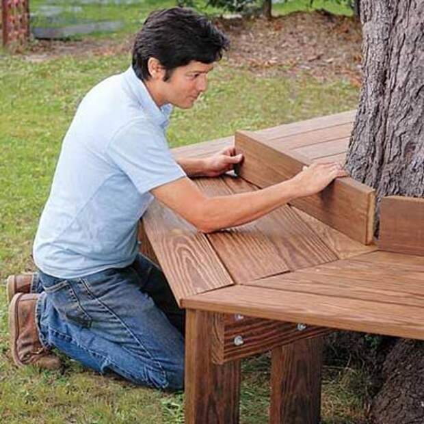Как построить скамейку под деревом. Идея для дачи