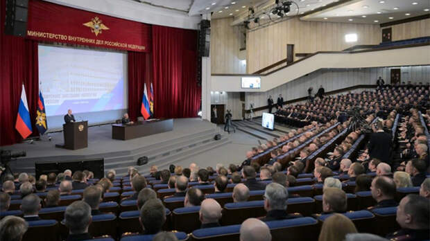 Ставить русских на колени будут мигранты-полицейские? Кадровый голод в МВД дошёл до абсурда