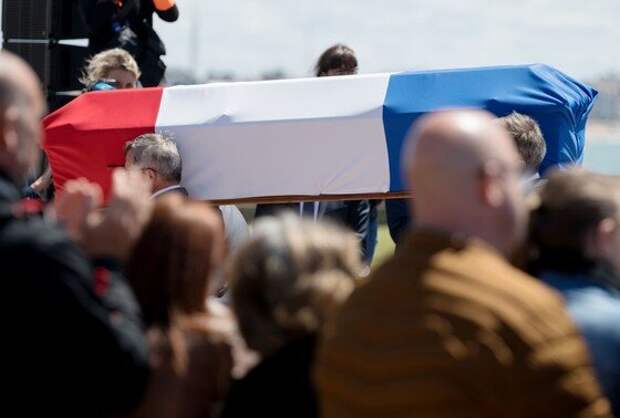 «Солдаты Франции, погибшие на Украине»: Макрону жестко намекнули, что отправлять войска в зону СВО — плохая идея