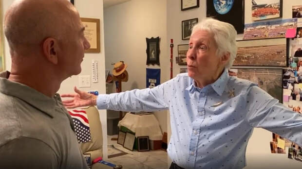 Мечтавшая о космосе 60 лет американка полетит туда с Джеффом Безосом