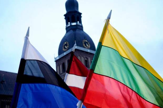 Прибалтика ощутила всю мощь санкций РФ: литовцы массово бегут за границу
