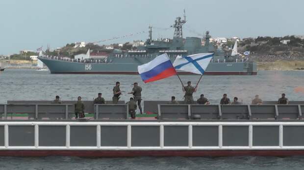 ФАН публикует видео «морского боя» на параде в честь ВМФ РФ в Севастополе