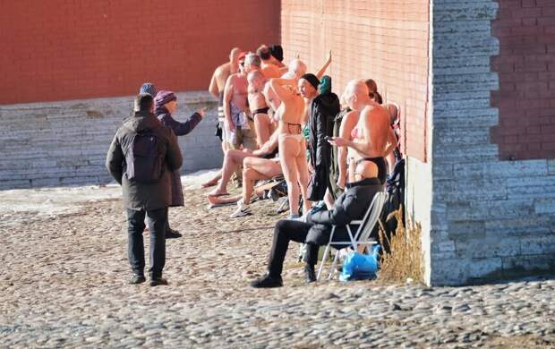 Петербуржцы вышли к Петропавловской крепости за витамином D