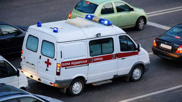 Стоите на красный: как правильно пропустить скорую на перекрёстке