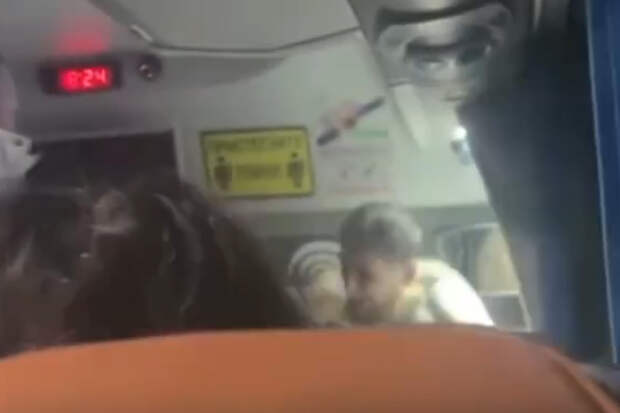 Россиянин разделся в автобусе догола и выбежал на улицу в минус 25 градусов