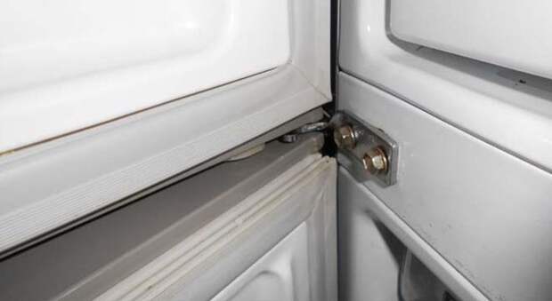 Что делать, если дверь холодильника не закрывается