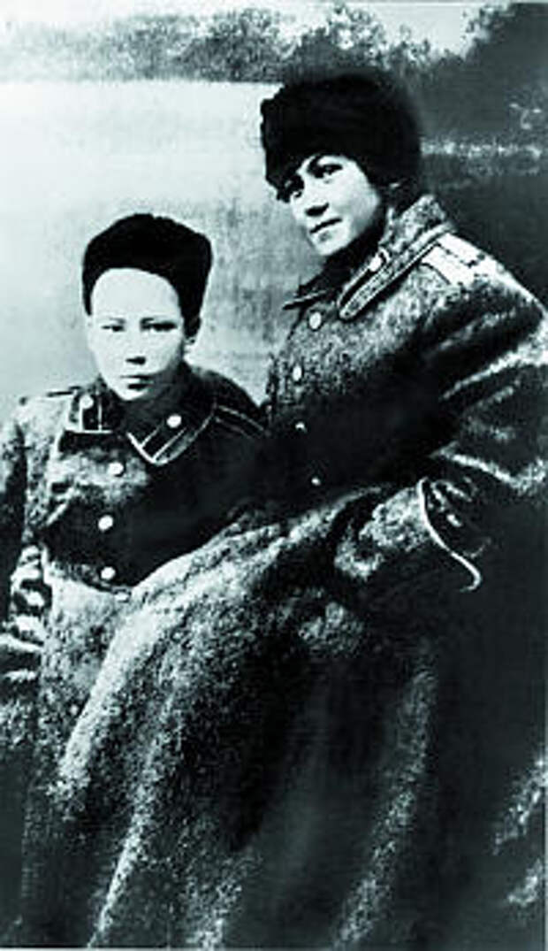 Сын и жена генерала Корнилова