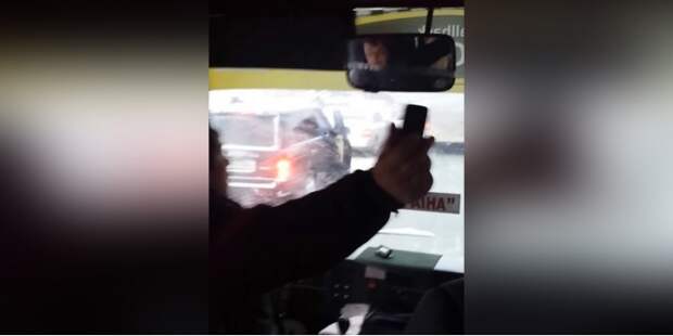 Лучше бы тебя пристрелили: в Киеве водитель маршрутки высадил участника АТО