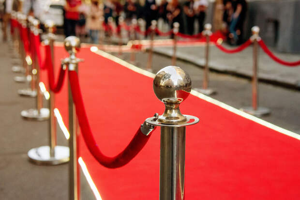 Член жюри BAFTA Ричардсон ушел с должности после расистского скандала