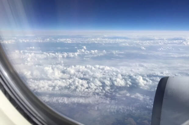 Новые Ил-114-300 и SJ-100 пролетели 10 стран по пути на выставку в Индии