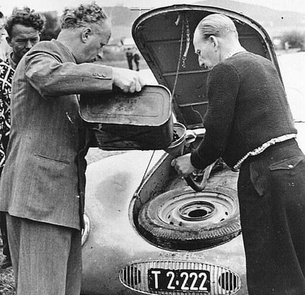 Самый старый в мире Porsche уйдет с молотка
