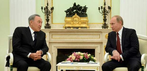 Назарбаев сообщил Путину о готовности Порошенко к компромиссам по Донбассу