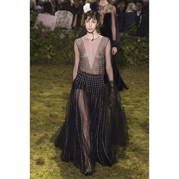 Christian Dior Couture весна лето 2017 Обнаженная грудь напоказ – это больше не табу?