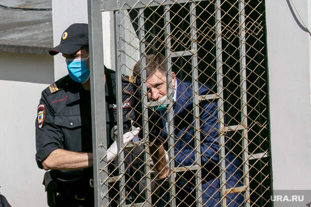 Фургала оставили в СИЗО до февраля. Экс-губернатор похудел и пишет стихи