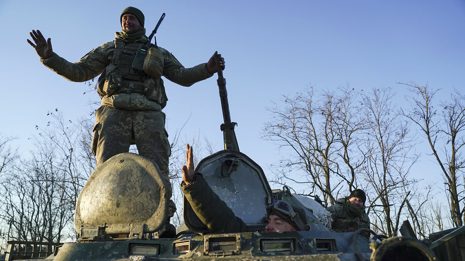 Украинские военнослужащие на БТР  - РИА Новости, 1920, 27.11.2021