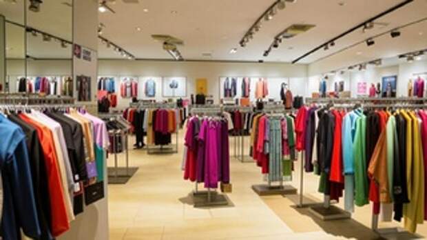 Магазин одежды / Изображение сгенерировано с помощью нейросети Kandinsky by Sber AI / amic.ru