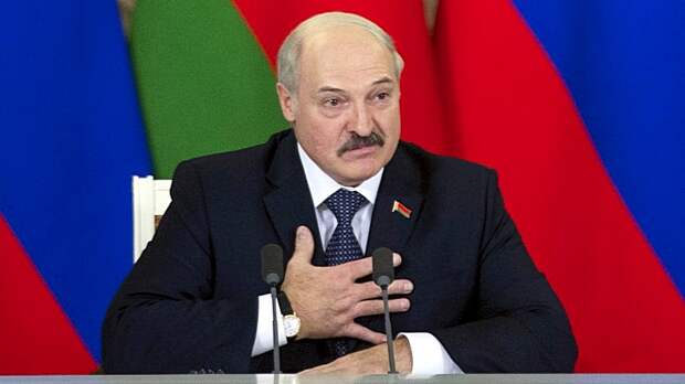 Лукашенко призвал не пинать русский язык и рассказал, чем должны пахнуть белорусы 