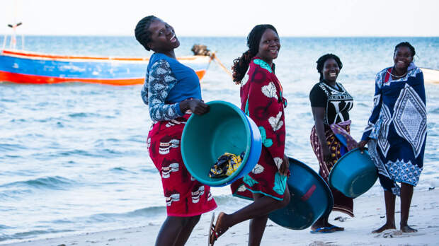 Мозамбик: как живут в стране, где автобусы уходят, когда захотят, а взятка решает все