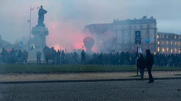 Число задержанных на демонстрации в Париже выросло до 101 человека