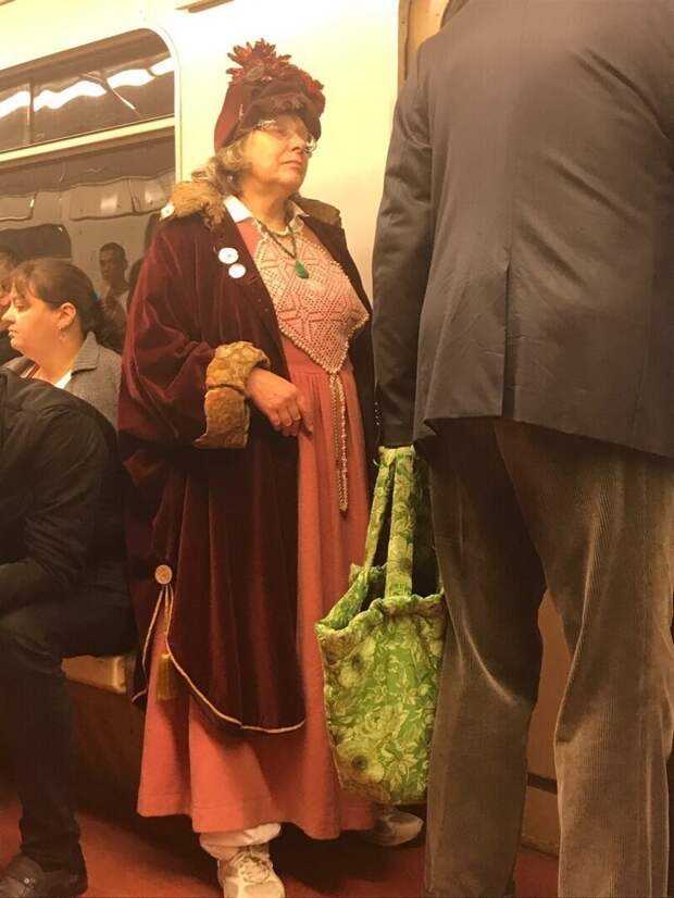 Фотография: 22 стильных пассажира метро Санкт-Петербурга №19 - BigPicture.ru