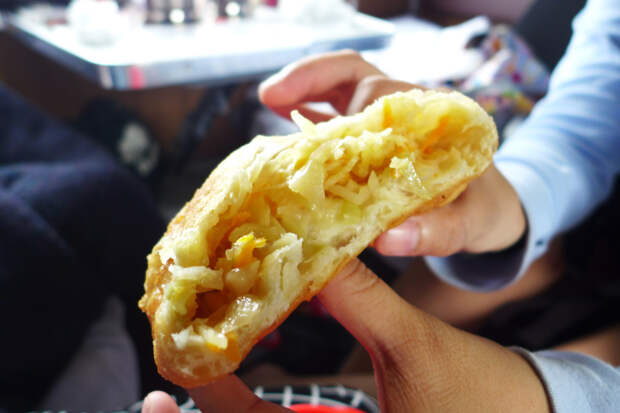 Тревел-блогерша раскритиковала традиционную для поездки на поезде по России еду