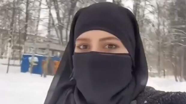«Сюрприз под никабом»: мусульманку, рекламирующую Котельники мигрантам, арестовали в Москве