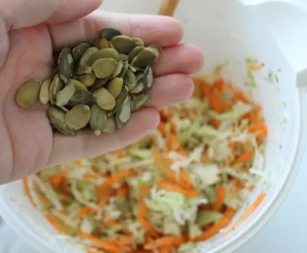 Семена тыквы. Рецепты с семенами тыквы. Рецепт из тыквенных семечек. Тыквенные семечки от простатита. Тыквенные семечки в микроволновке.