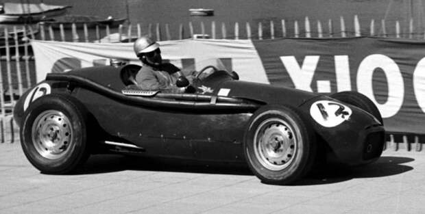 По данным из некоторых источников, за рулем этого «Коннота» «Формулы 1» находится именно Берни, во время неудачной попытки пройти квалификацию на Гран-при Монако 1958 года автоспорт, формула, формула 1
